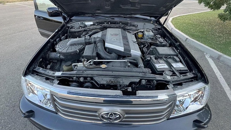 6,3 млн рублей за легендарный Land Cruiser 100 в идеальном состоянии — такой продают в Казахстане - 3 6,3 млн рублей за легендарный Land Cruiser 100 в идеальном состоянии — такой продают в Казахстане