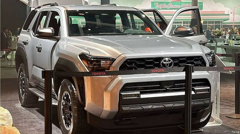 Представлена совершенно новая Toyota 4Runner. В топовой версии внедорожника мотор от нового Land Cruiser Prado 250 - 4 Представлена совершенно новая Toyota 4Runner. В топовой версии внедорожника мотор от нового Land Cruiser Prado 250