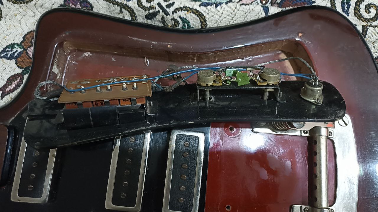 Советская электрогитара «Форманта» в 2024 году - 12 Советская электрогитара «Форманта» в 2024 году - 12