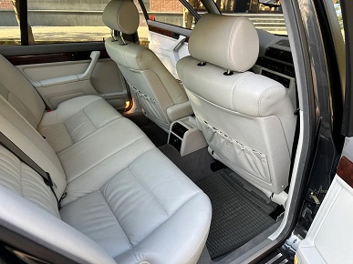 В России продают раритетную BMW 7 серии в кузове E32: за 33 года бизнес-седан проехал всего 12 тыс. км — и только по европейским дорогам - 4 В России продают раритетную BMW 7 серии в кузове E32: за 33 года бизнес-седан проехал всего 12 тыс. км — и только по европейским дорогам