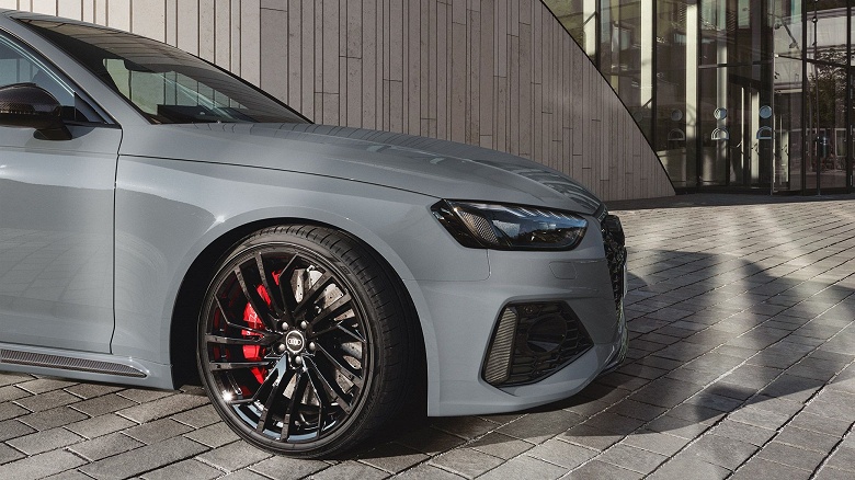 &laquo;Пуля&raquo; от Audi появилась в России. Дилер продает &laquo;бешеный&raquo; универсал Audi RS 4 Avant