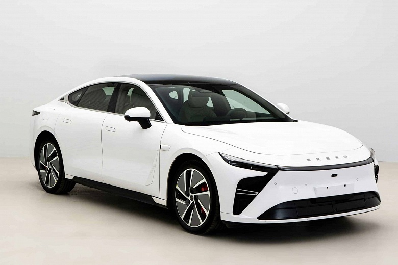 Автопроизводители всё чаще возвращаются к ДВС. Представлена новая версия Exeed Exlantix ES - 1 Автопроизводители всё чаще возвращаются к ДВС. Представлена новая версия Exeed Exlantix ES