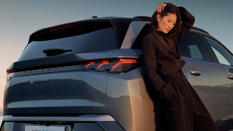 Представлены новые Peugeot 5008 и E-5008 - 1 Представлены новые Peugeot 5008 и E-5008