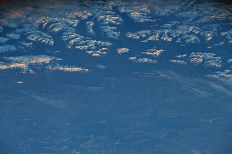 &laquo;Рассвет над Южной Америкой. Анды в первых лучах солнца&raquo;. Иван Вагнер прислал первые снимки с МКС