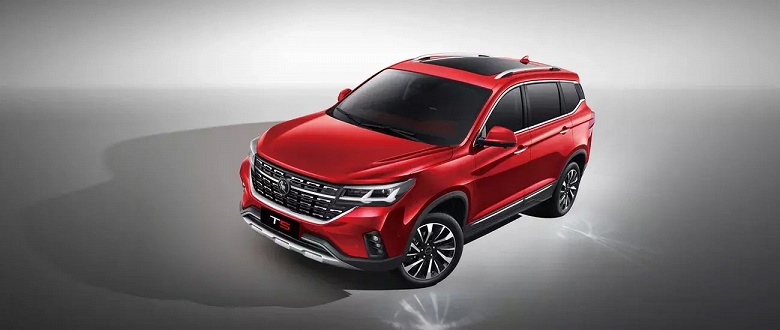 Мотор Mitsubishi и 6-ступенчатый &laquo;автомат&raquo; за 1,95 млн рублей &mdash; хитовое сочетание: россияне за неделю раскупили первую партию кроссов Forthing T5