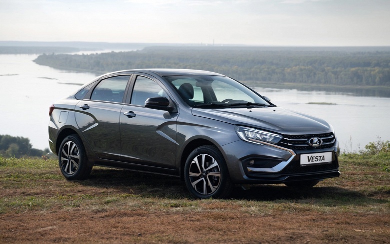 &laquo;Всё идёт со скрипом и авралами&raquo;. Инсайдеры сообщили, что на АвтоВАЗе скопилось уже более 10 тыс. Lada Vesta с ESP, но отгрузки машин дилерам пока начать не могут