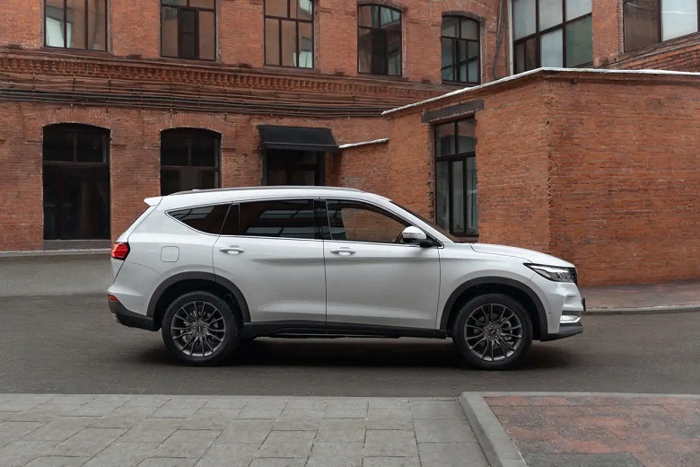 5-метровый кроссовер с мотором 231 л.с., классическим &laquo;автоматом&raquo; и полным приводом &mdash; всего 3,3 млн рублей. Dongfeng DFSK ix7 подешевел в России на 700 тыс. рублей