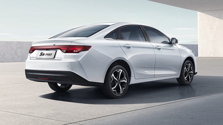 &laquo;Люксовый&raquo; Geely Emgrand GL с автоматизированной коробкой передач и гарантией 5 лет &mdash; всего 1,924 млн рублей. Livan S6 Pro подешевел в России