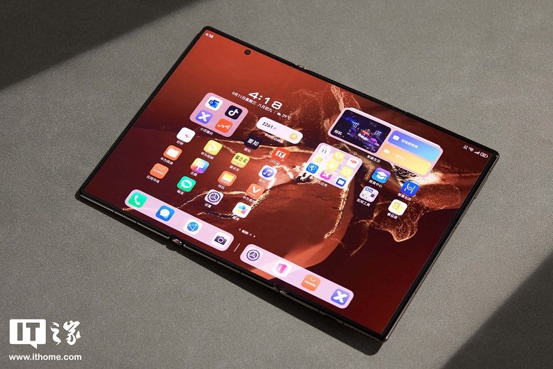 Такого смартфона нет ни у Apple, ни у Samsung, ни у Xiaomi. Стартовали продажи Huawei Mate XT Extraordinary Master, складываемого втрое - 2 Такого смартфона нет ни у Apple, ни у Samsung, ни у Xiaomi. Стартовали продажи Huawei Mate XT Extraordinary Master, складываемого втрое