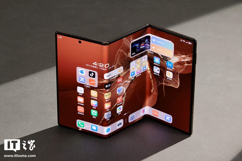 Такого смартфона нет ни у Apple, ни у Samsung, ни у Xiaomi. Стартовали продажи Huawei Mate XT Extraordinary Master, складываемого втрое - 1 Такого смартфона нет ни у Apple, ни у Samsung, ни у Xiaomi. Стартовали продажи Huawei Mate XT Extraordinary Master, складываемого втрое