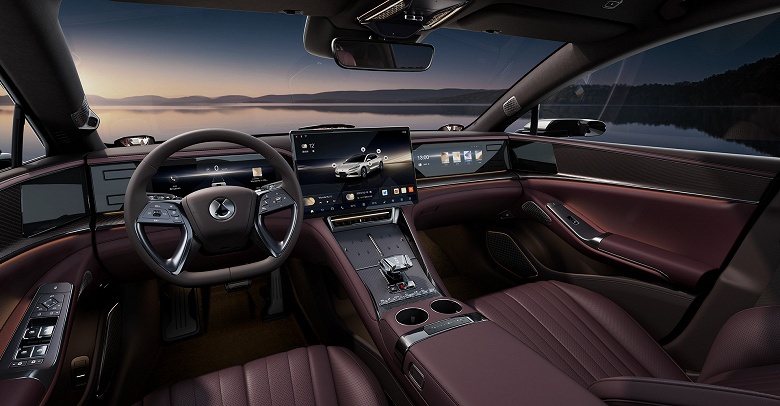 870 л.с., 1100 км на баке бензина, полноуправляемое шасси, полный привод, система &laquo;Глаз Бога&raquo;, холодильник, акустика Devialet &mdash; недорого. Представлен флагманский седан BYD Denza Z9 GT