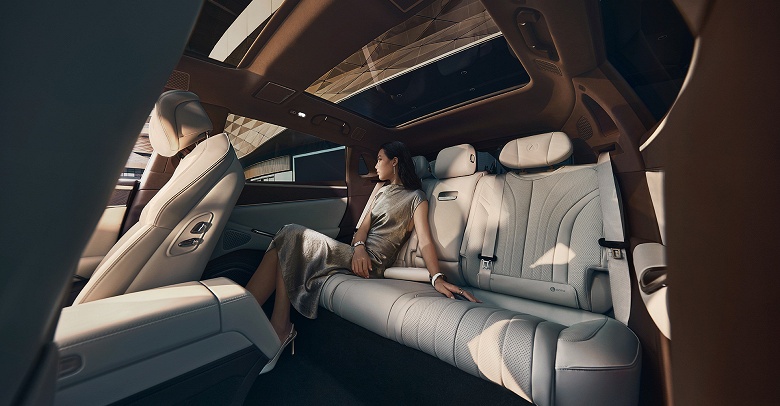 870 л.с., 1100 км на баке бензина, полноуправляемое шасси, полный привод, система &laquo;Глаз Бога&raquo;, холодильник, акустика Devialet &mdash; недорого. Представлен флагманский седан BYD Denza Z9 GT