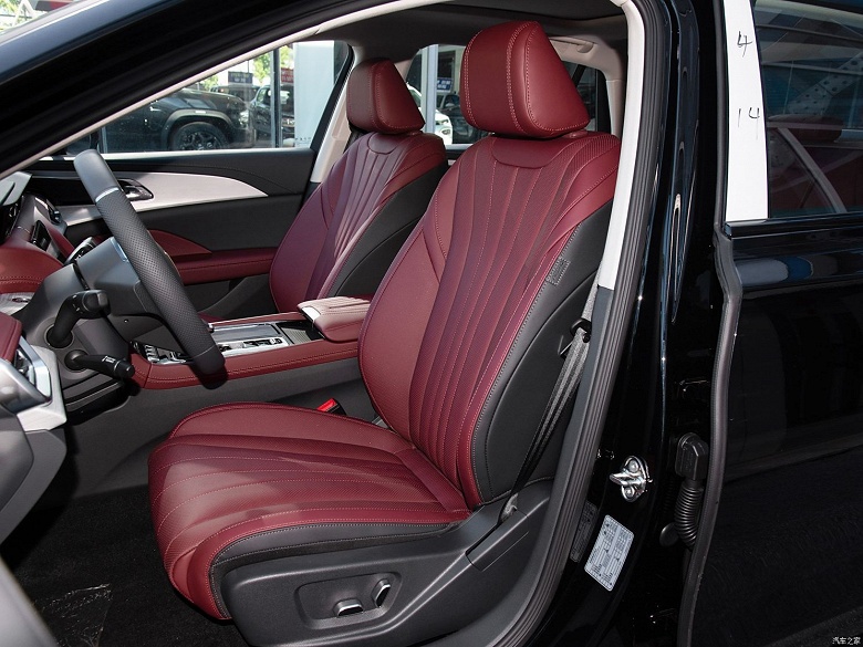 Китайский заменитель BMW 5 серии и Mercedes-Benz E-класса обновился, но не подорожал. Представлен Hongqi H5 2025, эту машину ждут в России - 4 Китайский заменитель BMW 5 серии и Mercedes-Benz E-класса обновился, но не подорожал. Представлен Hongqi H5 2025, эту машину ждут в России