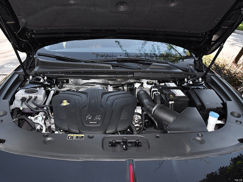 Китайский заменитель BMW 5 серии и Mercedes-Benz E-класса обновился, но не подорожал. Представлен Hongqi H5 2025, эту машину ждут в России - 5 Китайский заменитель BMW 5 серии и Mercedes-Benz E-класса обновился, но не подорожал. Представлен Hongqi H5 2025, эту машину ждут в России