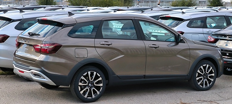 Так будет выглядеть обновленная Lada Vesta Life за 1,6 млн рублей. Живые фото машины