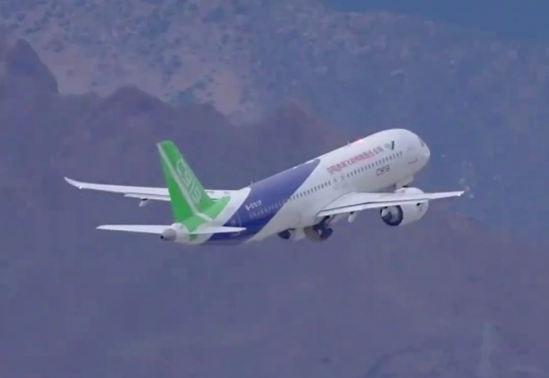 Китайский заменитель Boeing 737, МС-21 и Airbus A320 открывает новые направления. COMAC 919 впервые взлетел из аэропорта, расположенного на высоте в 3,5 км - 1 Китайский заменитель Boeing 737, МС-21 и Airbus A320 открывает новые направления. COMAC 919 впервые взлетел из аэропорта, расположенного на высоте в 3,5 км