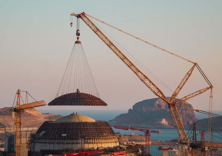 На первом блоке российско-турецкой АЭС &laquo;Аккую&raquo; установлен 150-тонный купол НЗО. Для этого использовали самый мощный в мире самоходный кран