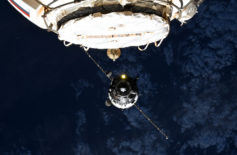 «Союз МС-25» с участниками годовой экспедиции МКС начал схождение с орбиты - 1 «Союз МС-25» с участниками годовой экспедиции МКС начал схождение с орбиты