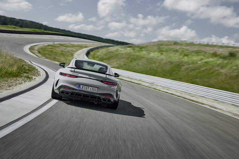 Санкции запрещают, но параллельный импорт позволяет их обойти: в Россию привезли Mercedes-Benz AMG GT 63 2024, разгоняющийся до 315 км ч - 2 Санкции запрещают, но параллельный импорт позволяет их обойти: в Россию привезли Mercedes-Benz AMG GT 63 2024, разгоняющийся до 315 км/ч