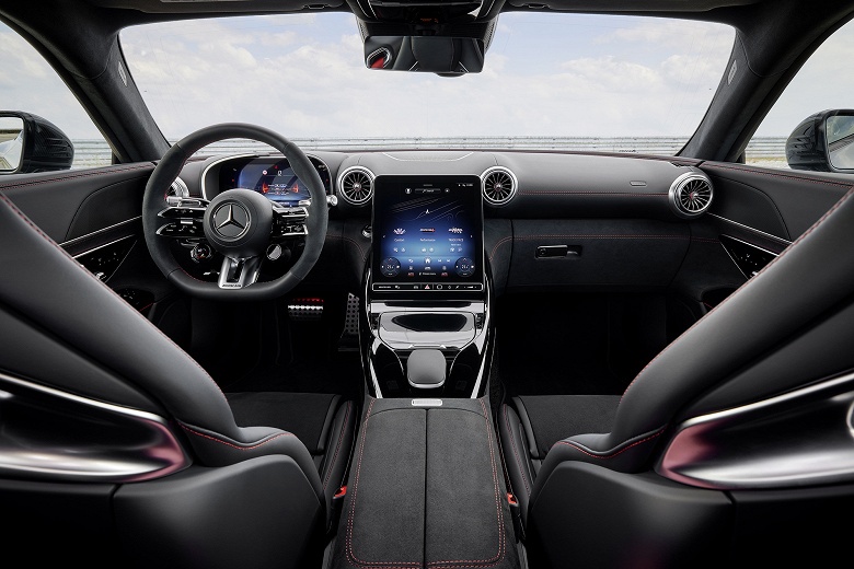 Санкции запрещают, но параллельный импорт позволяет их обойти: в Россию привезли Mercedes-Benz AMG GT 63 2024, разгоняющийся до 315 км ч - 3 Санкции запрещают, но параллельный импорт позволяет их обойти: в Россию привезли Mercedes-Benz AMG GT 63 2024, разгоняющийся до 315 км/ч