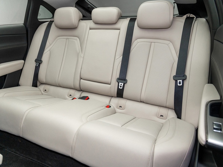  Новая &laquo;шестёрка&raquo; Mazda с запасом хода до 1200 км. Большая подборка живых фото новинки со всех сторон и в салоне