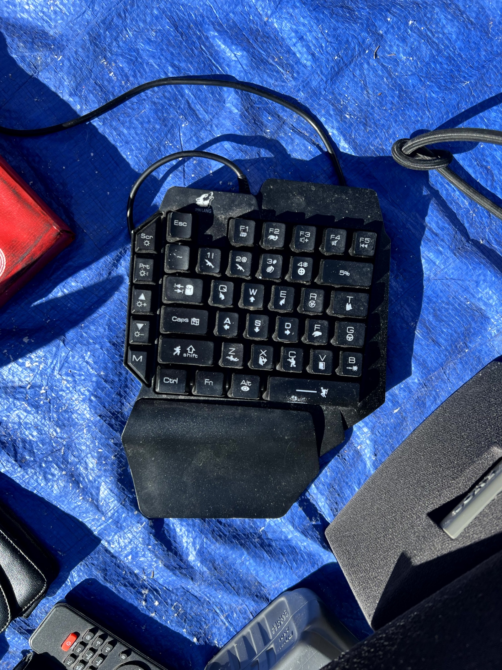 Kindle за копейки, робот-пылесос от iRobot и куча фотоаппаратов и вспышек: воскресная барахолка под Валенсией - 24 Kindle за копейки, робот-пылесос от iRobot и куча фотоаппаратов и вспышек: воскресная барахолка под Валенсией - 24