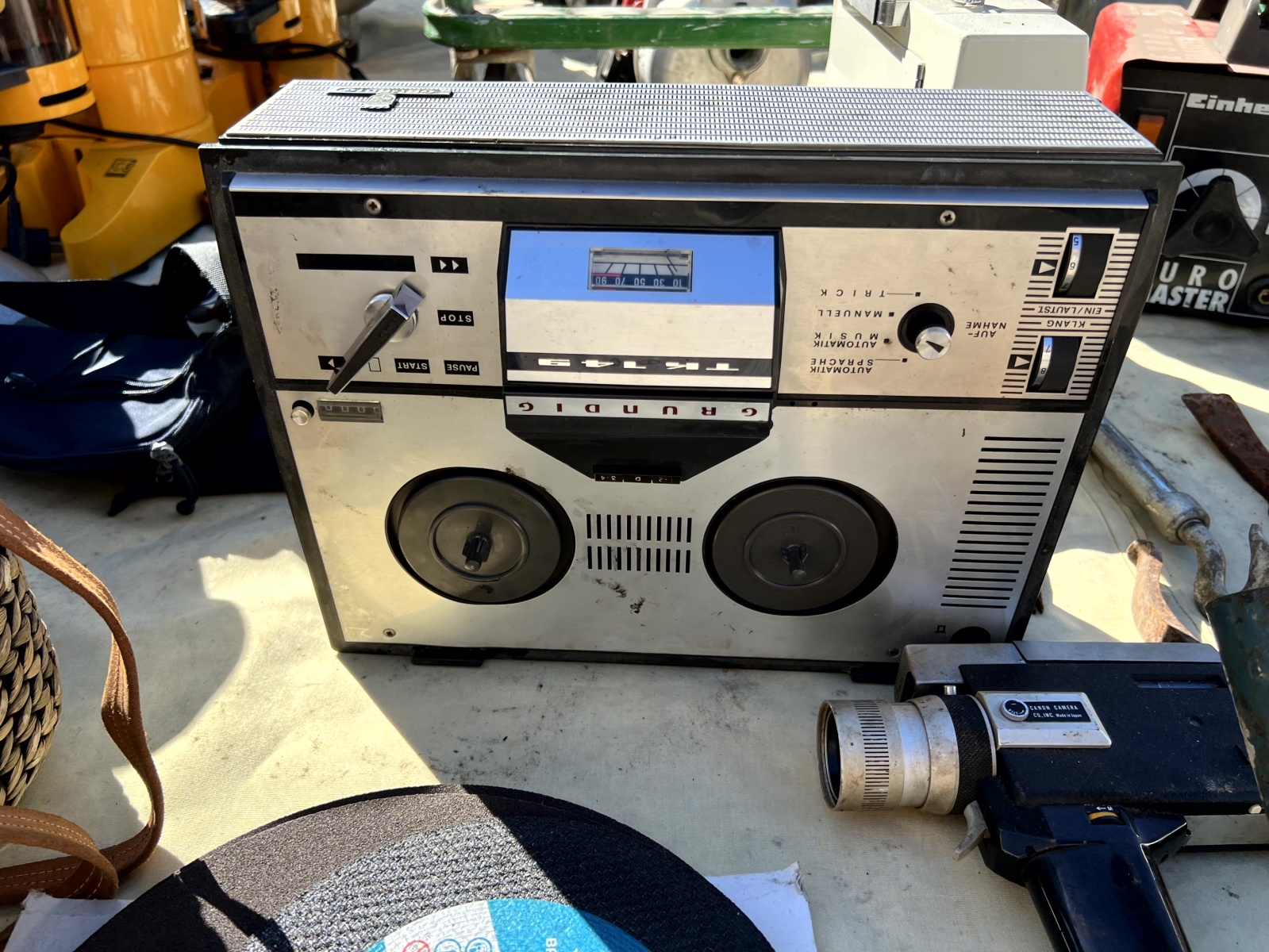 Kindle за копейки, робот-пылесос от iRobot и куча фотоаппаратов и вспышек: воскресная барахолка под Валенсией - 38 Kindle за копейки, робот-пылесос от iRobot и куча фотоаппаратов и вспышек: воскресная барахолка под Валенсией - 38