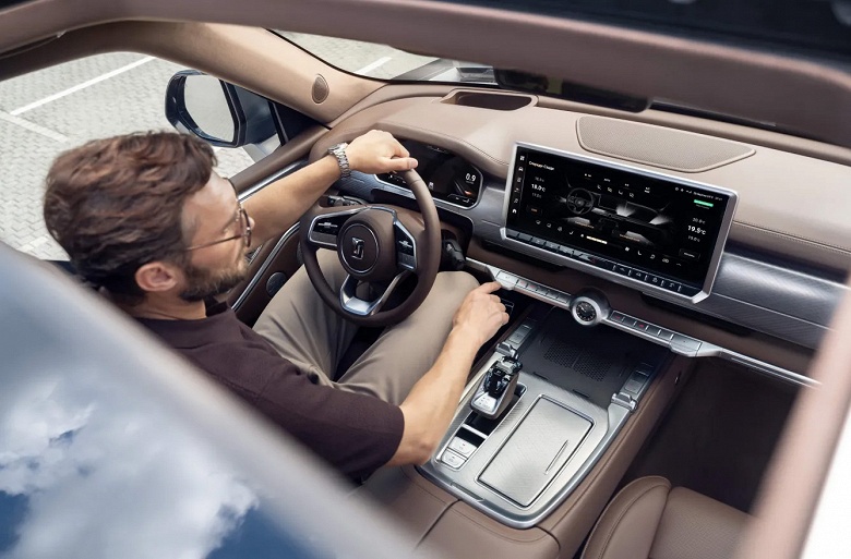 Прощай, Land Cruiser. Tank 700 официально вышел в России, цена &mdash; ниже 9 млн рублей