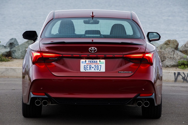 Дилеры переписали цены на Toyota Avalon. Самый дешевый вариант &mdash; 3,6 млн рублей