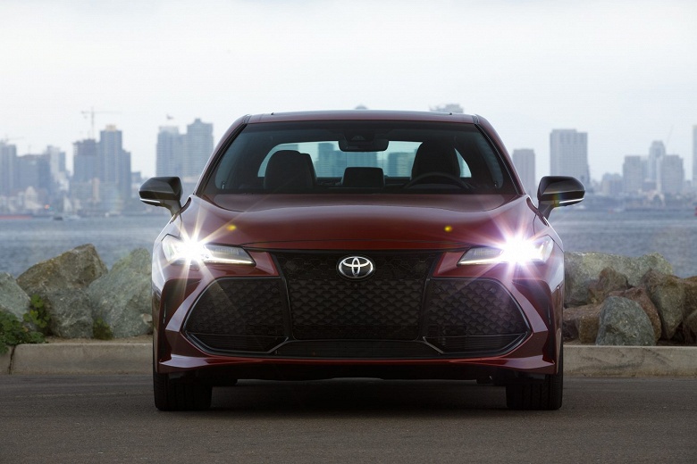 Дилеры переписали цены на Toyota Avalon. Самый дешевый вариант &mdash; 3,6 млн рублей