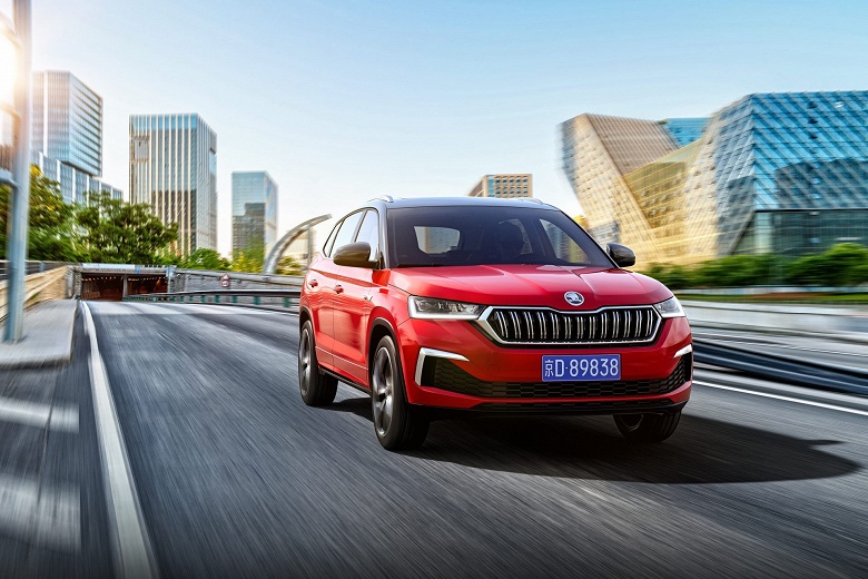 В продаже в России появился кроссовер Skoda Kamiq GT, который вовсе не GT. Дилер продает его со скидкой 780 тыс. рублей - 1 В продаже в России появился кроссовер Skoda Kamiq GT, который вовсе не GT. Дилер продает его со скидкой 780 тыс. рублей