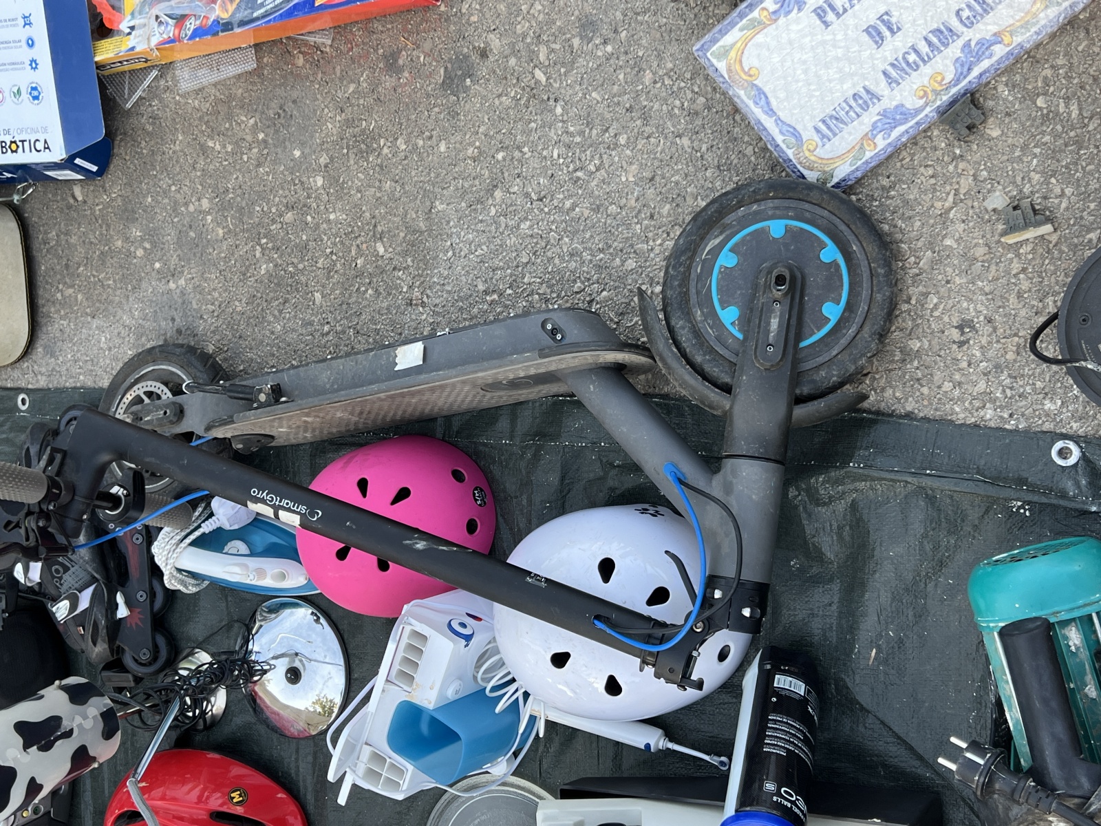 Ноутбуки, роботы-пылесосы и внешние жесткие диски: неожиданные находки на испанской барахолке - 16 Ноутбуки, роботы-пылесосы и внешние жесткие диски: неожиданные находки на испанской барахолке - 16