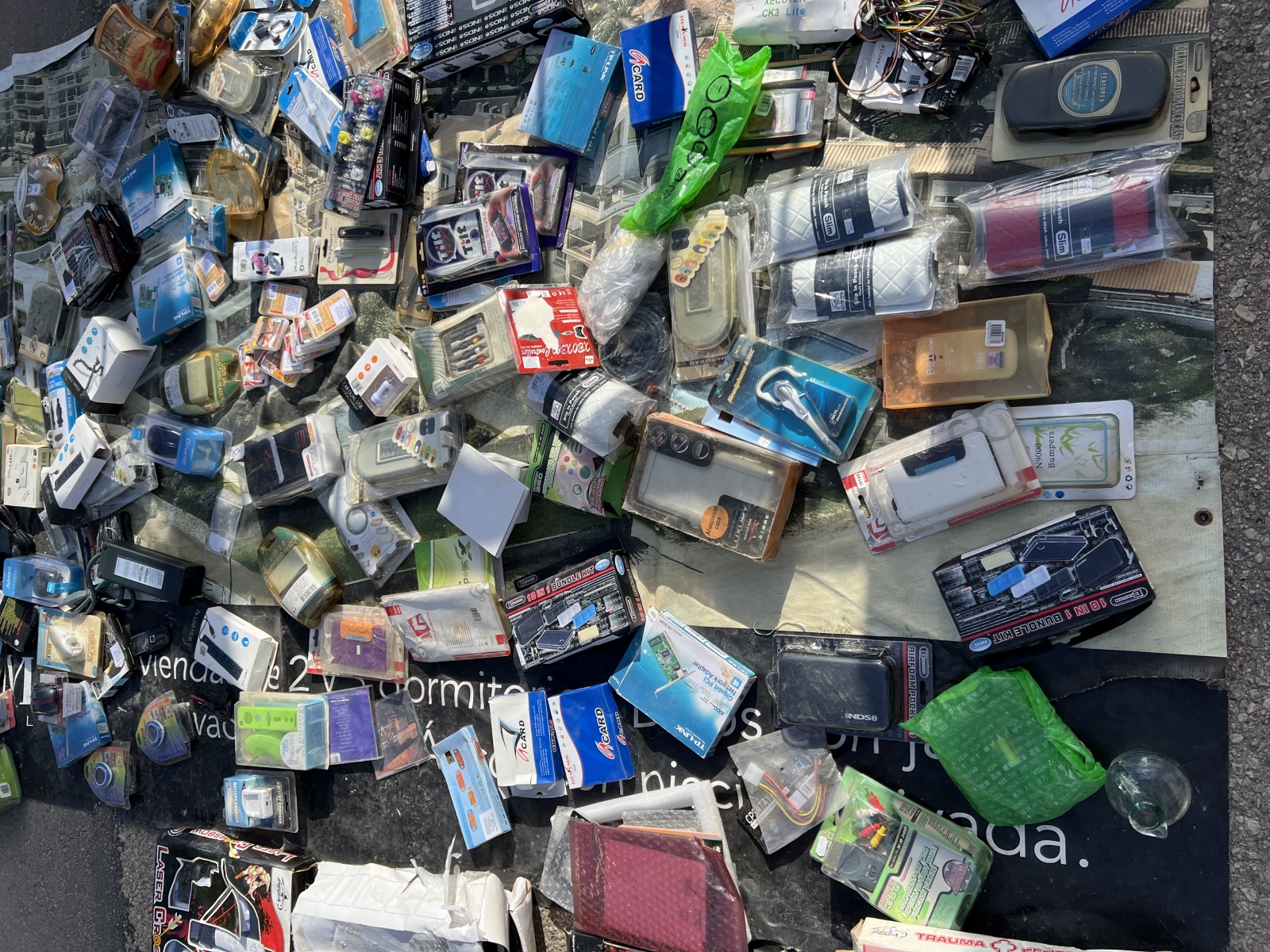 Ноутбуки, роботы-пылесосы и внешние жесткие диски: неожиданные находки на испанской барахолке - 2 Ноутбуки, роботы-пылесосы и внешние жесткие диски: неожиданные находки на испанской барахолке - 2