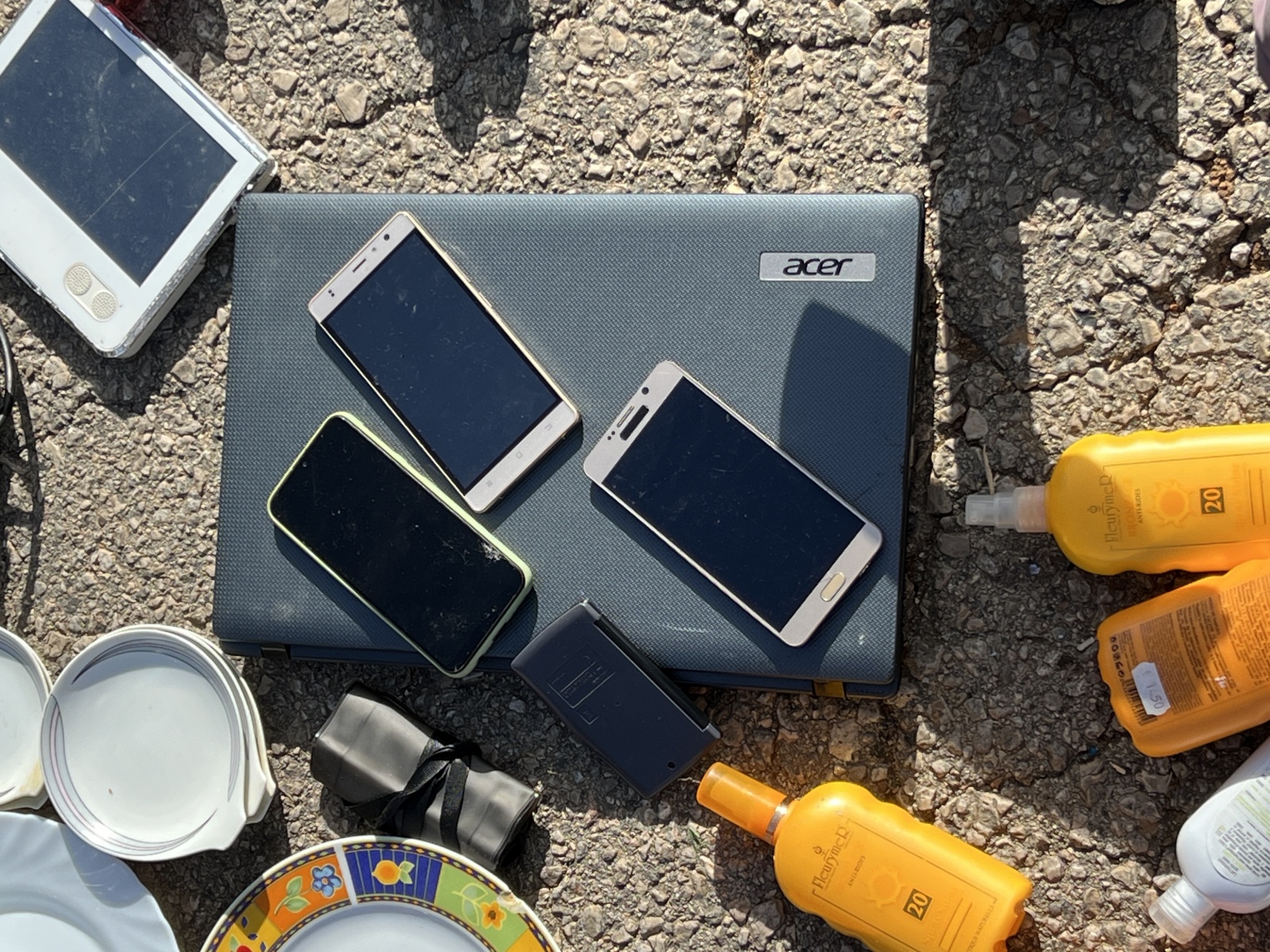 Ноутбуки, роботы-пылесосы и внешние жесткие диски: неожиданные находки на испанской барахолке - 3 Ноутбуки, роботы-пылесосы и внешние жесткие диски: неожиданные находки на испанской барахолке - 3