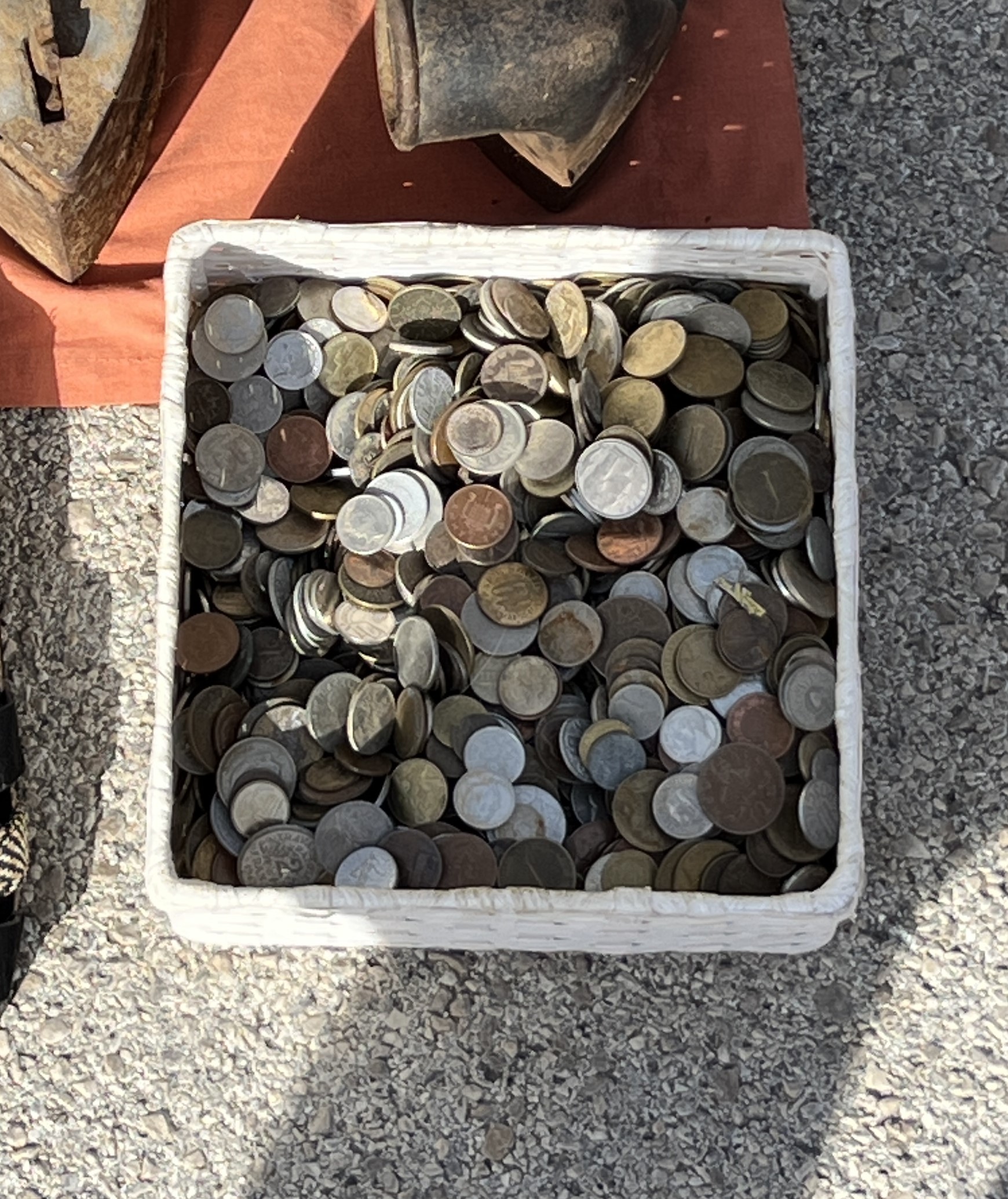 Ноутбуки, роботы-пылесосы и внешние жесткие диски: неожиданные находки на испанской барахолке - 30 Ноутбуки, роботы-пылесосы и внешние жесткие диски: неожиданные находки на испанской барахолке - 30