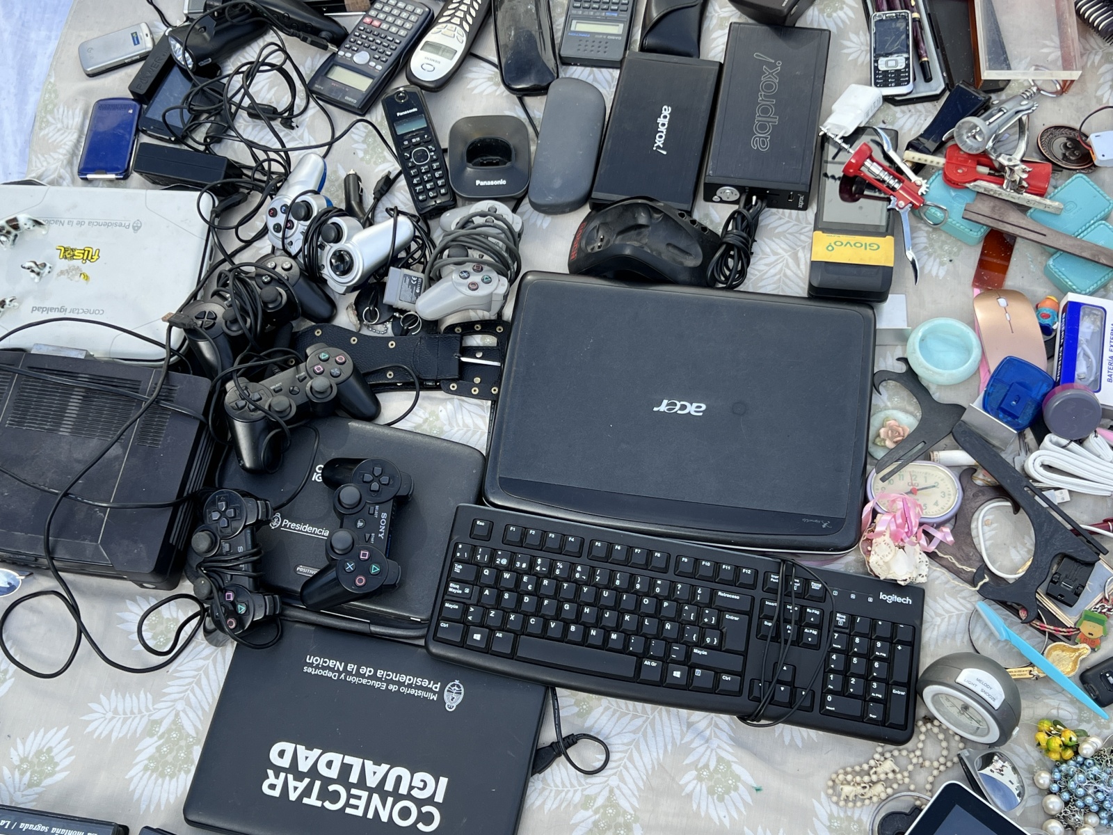 Ноутбуки, роботы-пылесосы и внешние жесткие диски: неожиданные находки на испанской барахолке - 8 Ноутбуки, роботы-пылесосы и внешние жесткие диски: неожиданные находки на испанской барахолке - 8