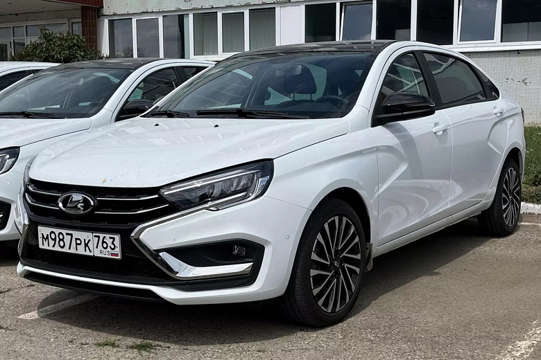 3 млн рублей &mdash; вовсе не предел. АвтоВАЗ уже тестирует новую модификацию Lada Aura, которая будет работать без бензина