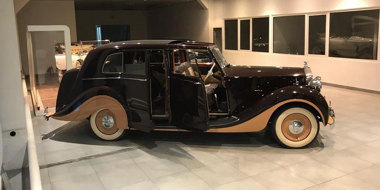 В Москве продают первый послевоенный автомобиль Rolls-Royce - 1 В Москве продают первый послевоенный автомобиль Rolls-Royce