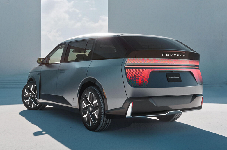 Первый автомобиль от производителя iPhone: представлен Foxtron Model D - 2 Первый автомобиль от производителя iPhone: представлен Foxtron Model D