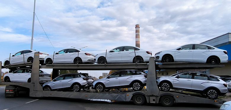 Lada Vesta с ESC во всех комплектациях отгружают с АвтоВАЗа &laquo;в сумасшедшем темпе&raquo;: свежие фото с завода