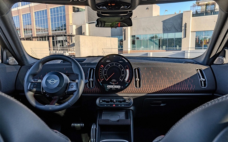 В Россию привезли самый крутой Mini Countryman &mdash; с полным приводом и 300-сильным мотором