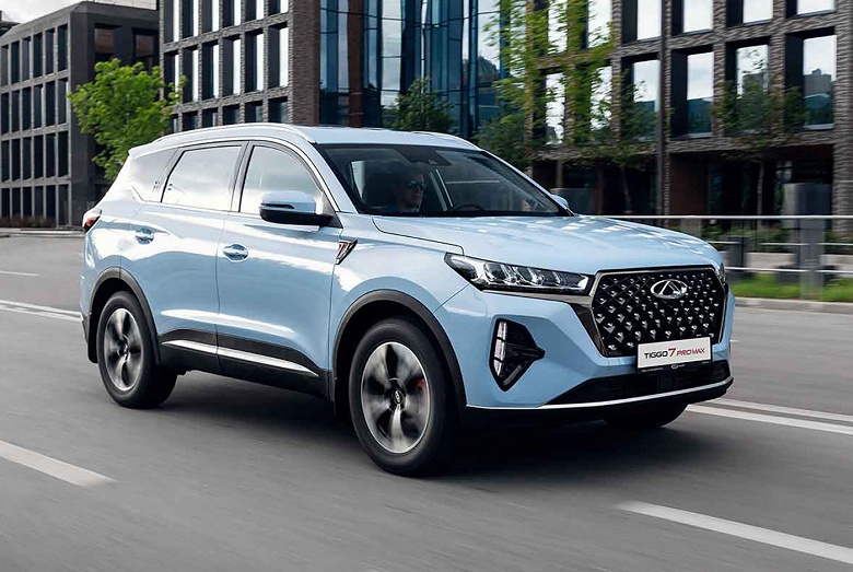 Высокий расход топлива, маленький топливный бак и скрипучие колодки. &laquo;За рулем&raquo; назвал минусы Chery Tiggo 7 Pro и Chery Tiggo 7 Pro Max на основе отзывов владельцев