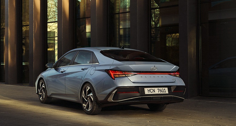 Хорошо знакомый седан Hyundai дешевле &laquo;Москвича&raquo; и Lada. В Россию привезли новые Hyundai Elantra по цене от 1,8 млн рублей