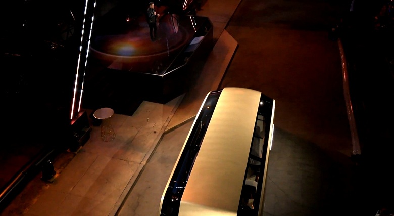 Илон Маск показал &laquo;маршрутку&raquo; Tesla и &laquo;личного R2D2/C3PO, только лучше&raquo;