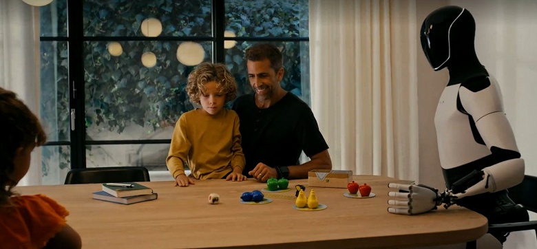 Илон Маск показал &laquo;маршрутку&raquo; Tesla и &laquo;личного R2D2/C3PO, только лучше&raquo;