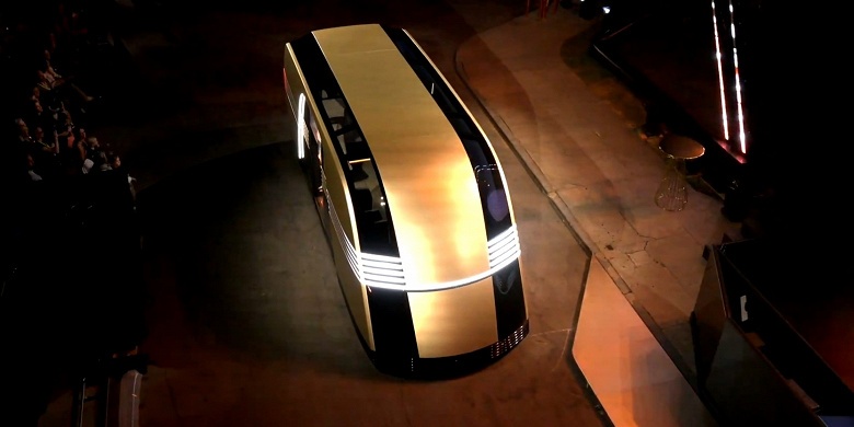 Илон Маск показал &laquo;маршрутку&raquo; Tesla и &laquo;личного R2D2/C3PO, только лучше&raquo;