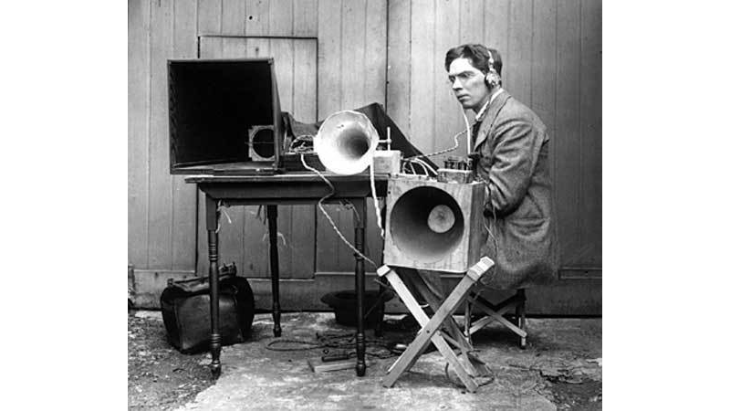 Арчибальд Лоу — первый человек, который определил облик современного телевидения. Кстати, он же считается отцом систем БПЛА Арчибальд Лоу — первый человек, который определил облик современного телевидения. Кстати, он же считается отцом систем БПЛА