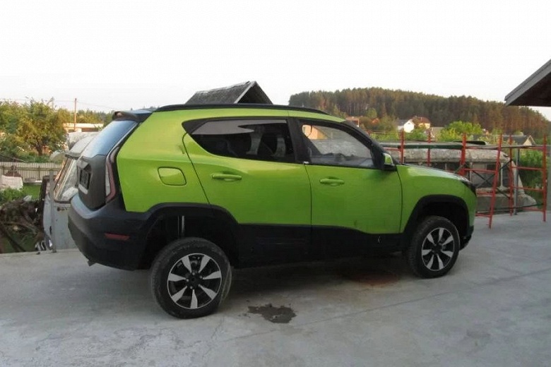 &laquo;Нет приборки, салонного зеркала, обшивка потолка провисла&raquo;. В продаже появился Ё-мобиль: без двигателя и трансмиссии