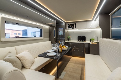 Старый 36-летний КамАЗ-43101 превратили в крутой автодом &mdash; в нем есть даже хамам и посудомоечная машина