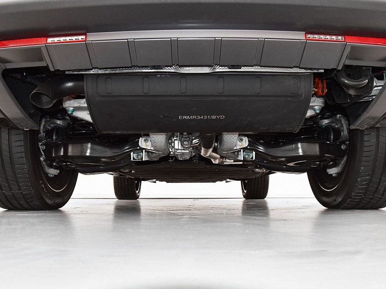 Конкурент Land Cruiser 300 от BYD оказался дешевле, чем ожидалось. Стоимость 748-сильного гибридного внедорожника BYD Leopard 8 стартует от всего лишь 56 тыс. долларов - 8 Конкурент Land Cruiser 300 от BYD оказался дешевле, чем ожидалось. Стоимость 748-сильного гибридного внедорожника BYD Leopard 8 стартует от всего лишь 56 тыс. долларов